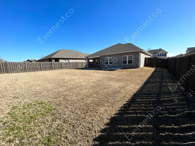 Building Photo - 136 Fernhill Dr NW