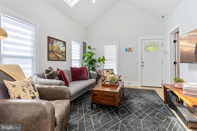 Building Photo - 207 Dodson Ave