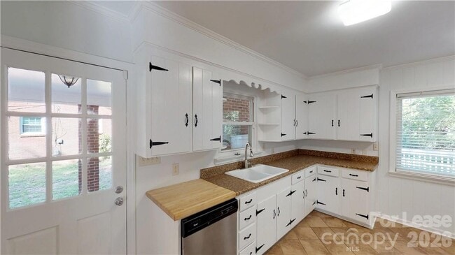 Building Photo - 1426 Bevis Dr