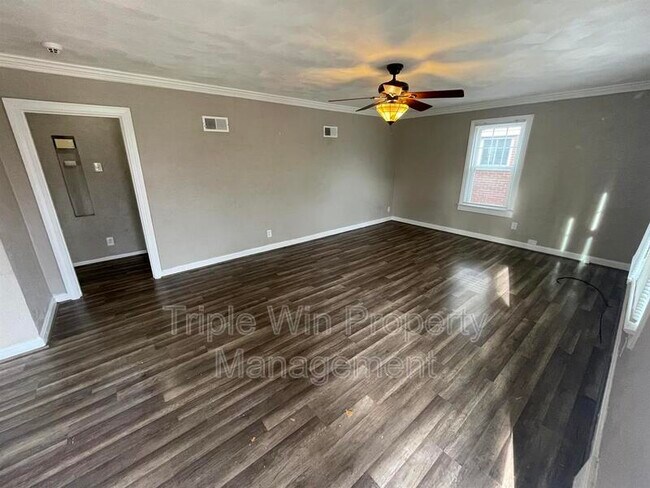 Building Photo - 19 S Schlueter Ave