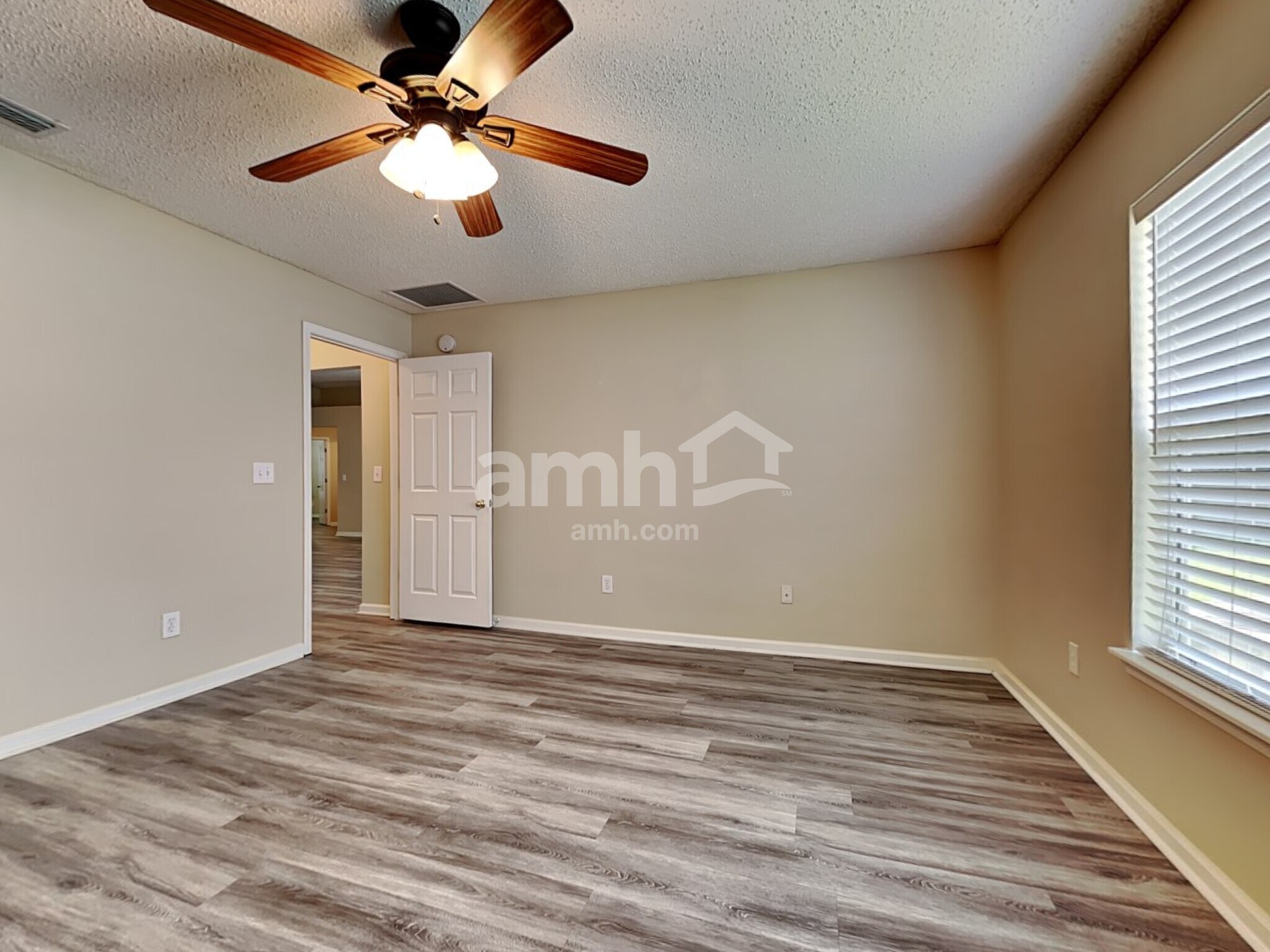 Building Photo - 14015 Fish Eagle Dr E