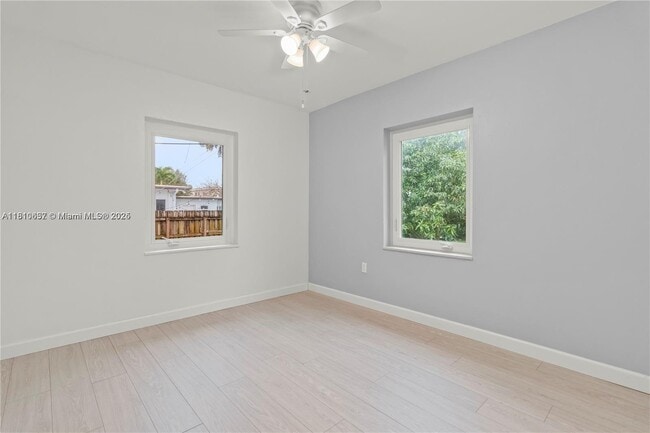 Building Photo - 5900 SW 44th Terrace