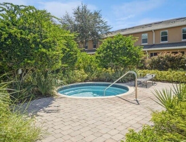 Building Photo - 807 Chelsea Dr