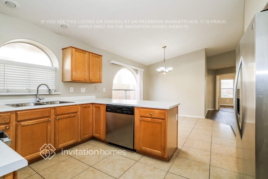 Building Photo - 12534 W Edgemont Ave