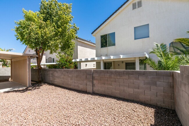 Building Photo - SW BEAUTY*2 BEDROOMS*OPEN FLOORPLAN*COMMUNITY POOL, GATED*CHECK THIS HOME OUT TODAY!