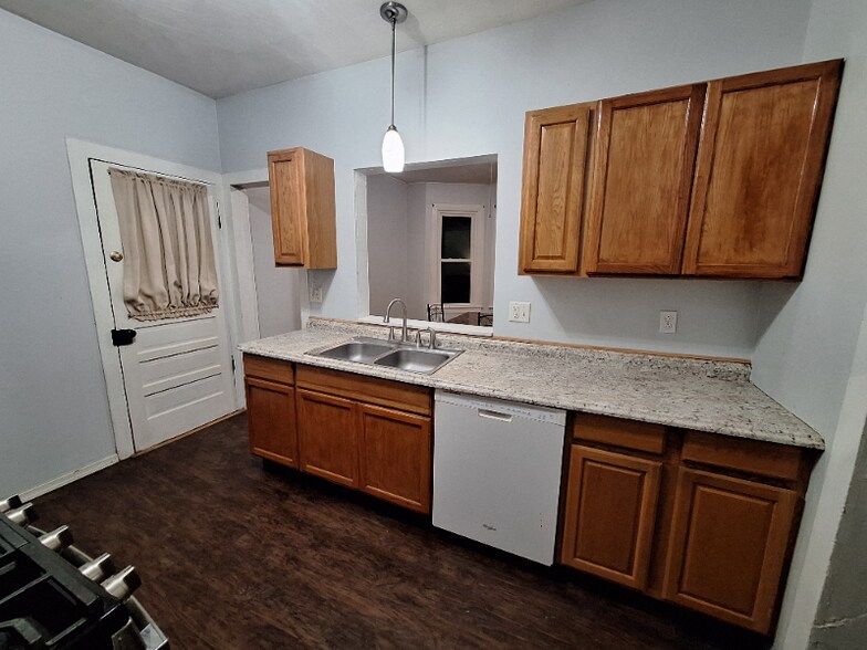 Building Photo - 10 Euclid Ave