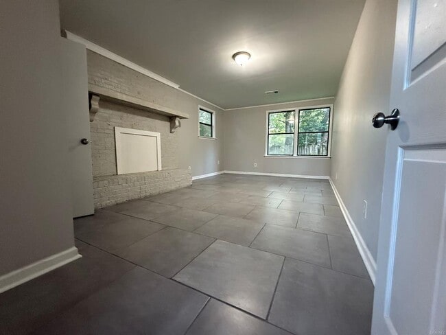 Building Photo - 906 Avondale Rd