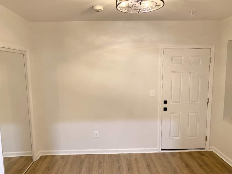 Building Photo - 1600 S Charles St