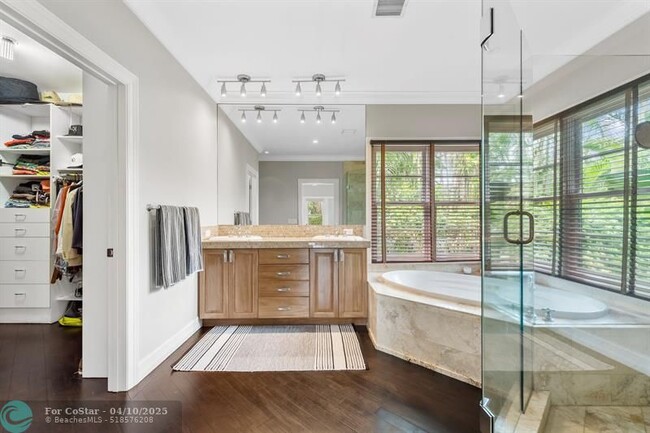 Building Photo - 331 Lido Dr