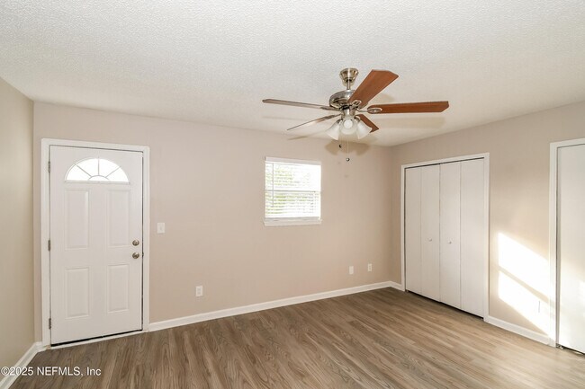 Building Photo - 5118 Somerton Ct