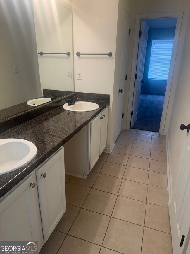 Building Photo - 5842 Wellborn Oaks Ct