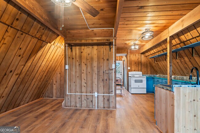 Building Photo - 290 Beaver Lodge Rd