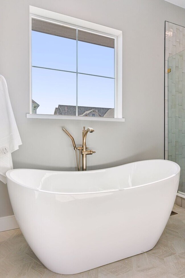 Building Photo - New Charming Berthoud Home with Modern Com...