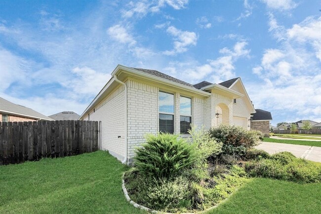 Building Photo - 8034 Royal Palm Dr
