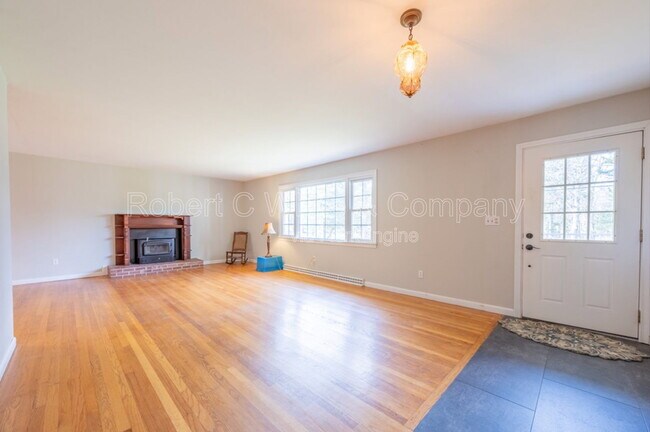 Building Photo - 43 Evergreen Rd