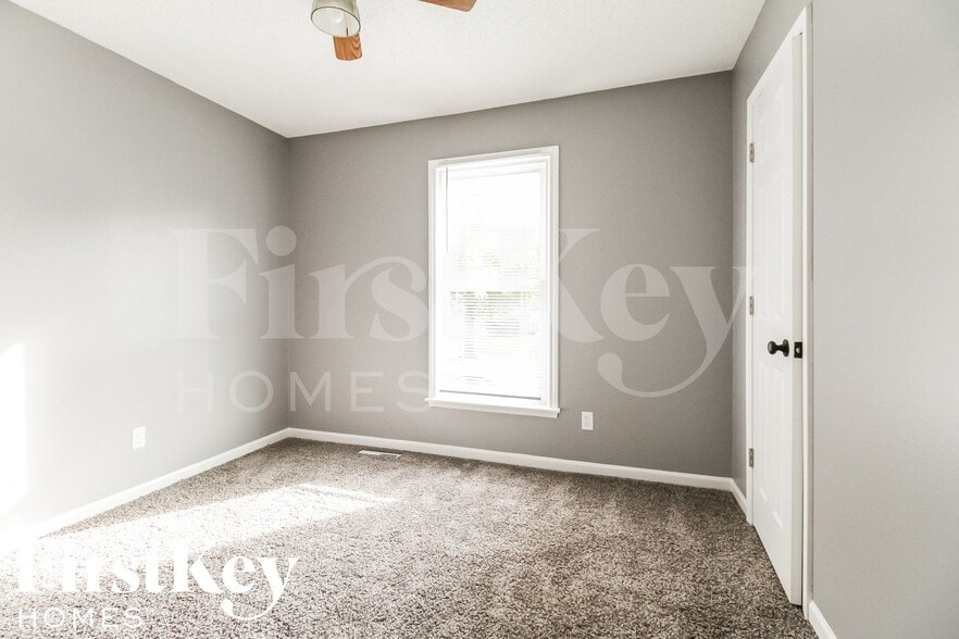 Building Photo - 303 Monroe Ave