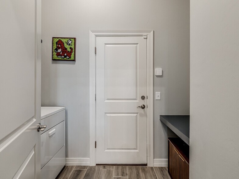 Building Photo - 9209 Anaum Ln