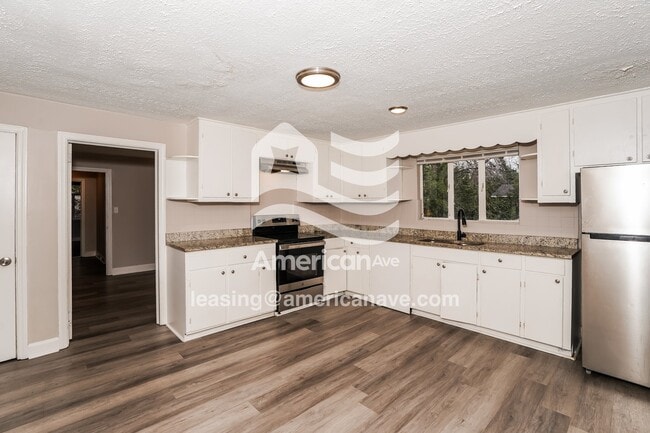 Building Photo - 290 Lilly Ave