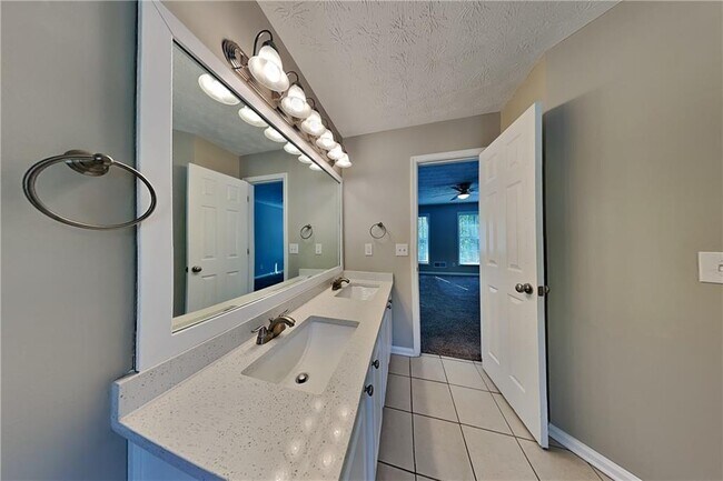 Building Photo - 2020 Hunters Trail Dr