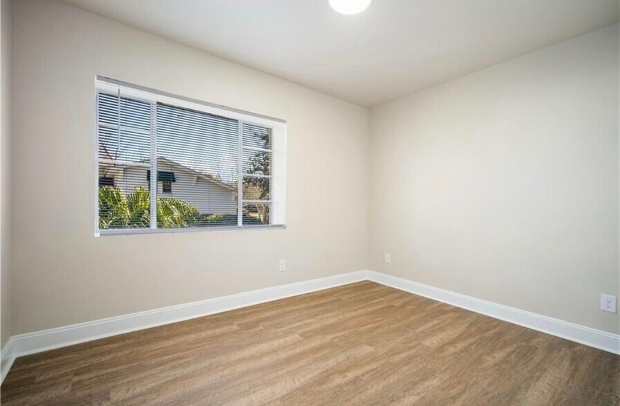 Building Photo - 1704 McGill Ave