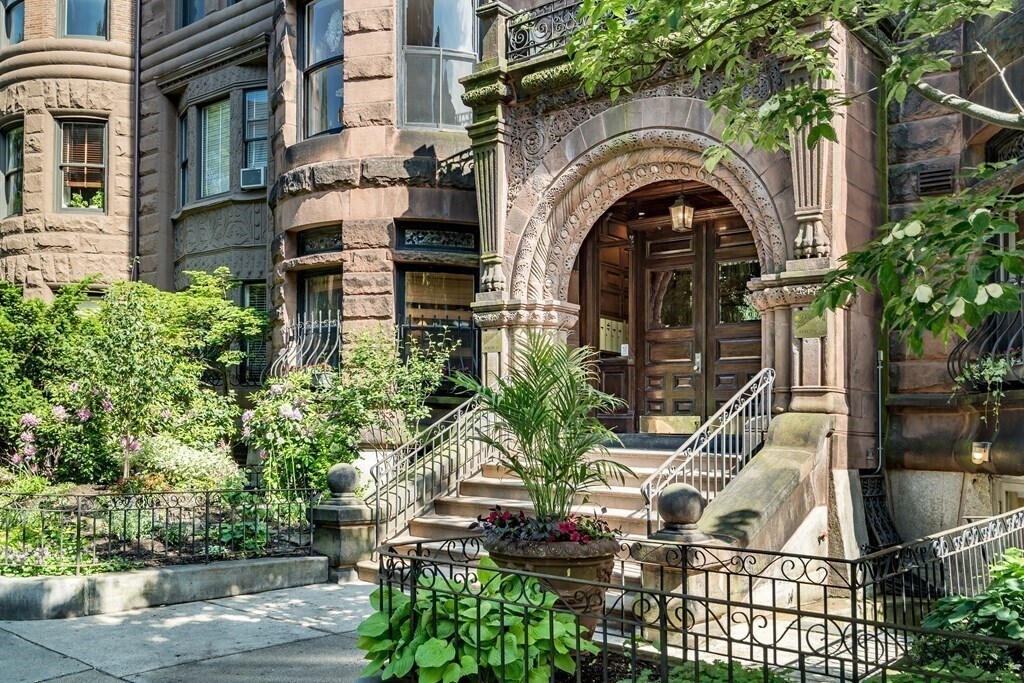 Building Photo - 259 Beacon St