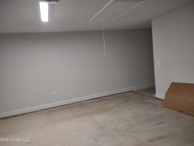 Building Photo - 464 Silver Hill Dr
