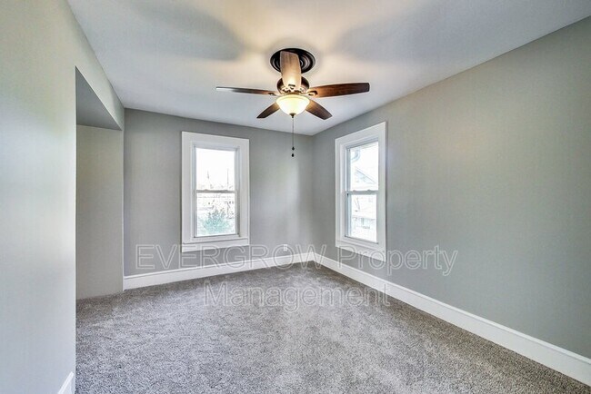 Building Photo - 3470 N Kenwood Ave