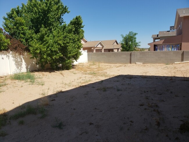 Building Photo - Nice 4 Bedroom home in Mesa Vista Subdivis...