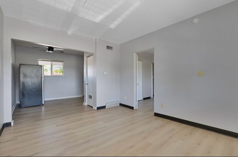Building Photo - 474 1/2 E Norwich Ave