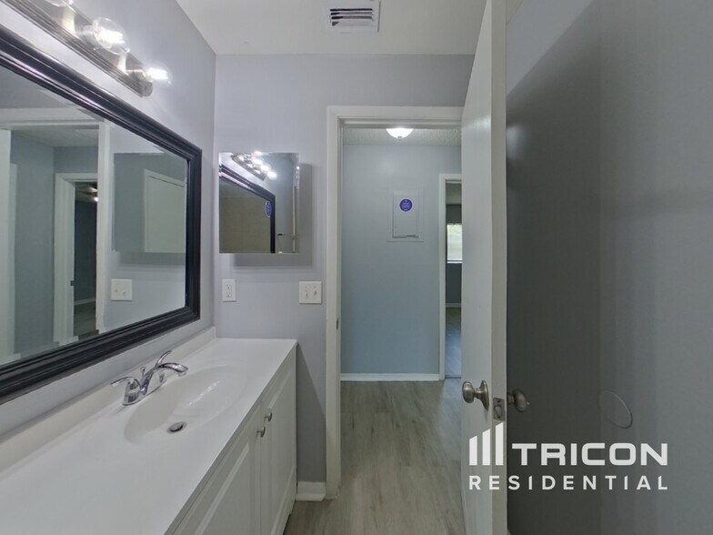 Building Photo - 152 Mante Dr
