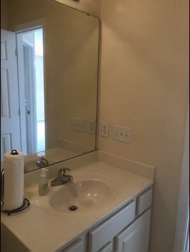 Building Photo - 2407 James St