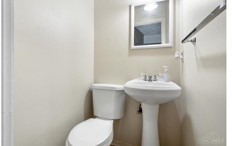 Building Photo - 3167 Westbrook Dr