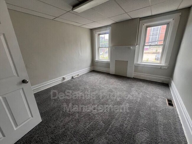 Building Photo - 42 Van Braam St