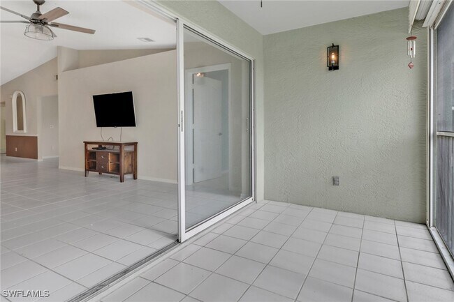 Building Photo - 875 New Waterford Dr