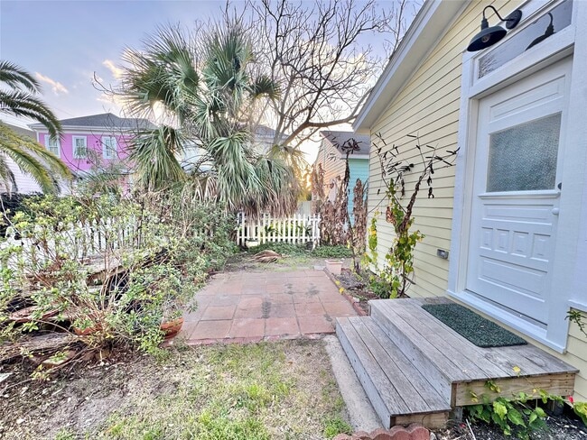 Building Photo - 2119 Avenue O 1/2