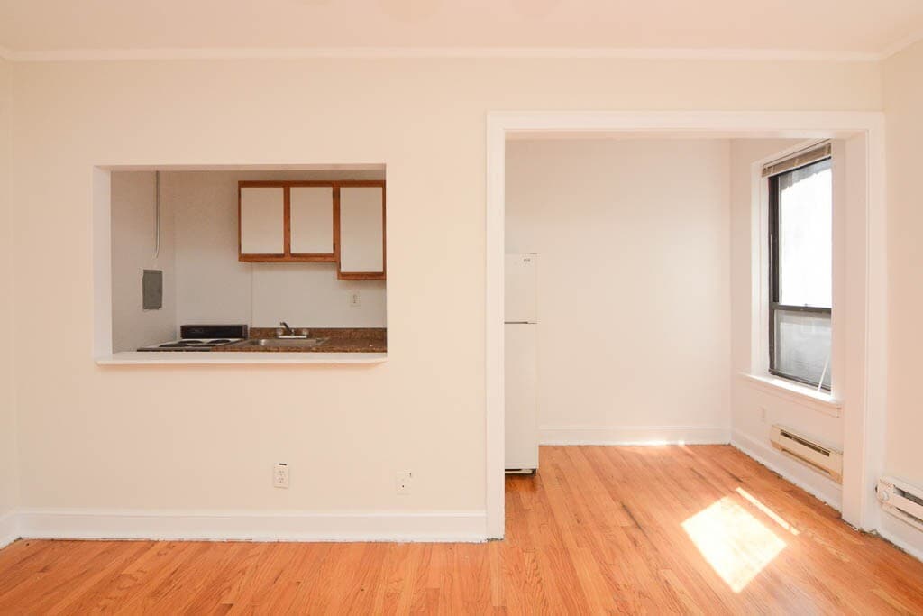 Building Photo - 3345 N Marshfield Ave