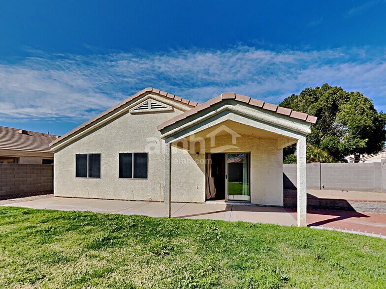Building Photo - 9107 E Fairfield St