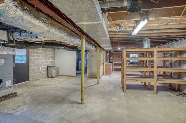 Building Photo - Just What You Have Been Looking For a Single Family Ranch in a Quaint Country Setting