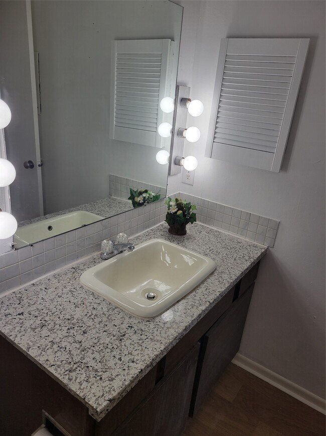 Building Photo - 8425 Hearth Dr