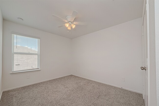 Building Photo - 24330 Elmwood Falls Dr