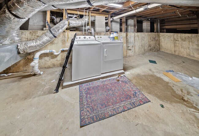 Building Photo - 1028 E 33rd Pl