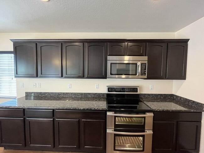 Building Photo - 4 Bedroom + Den Home in the Cameron Ranch ...