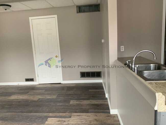 Building Photo - Madison Rental