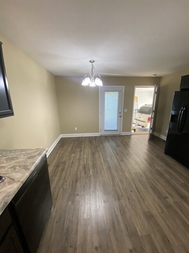 Building Photo - 328 Fairbanks Ave