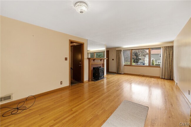 Building Photo - 444 Buckingham Ave