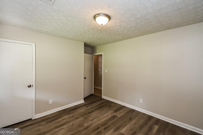 Building Photo - 263 Independence Dr