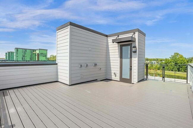 Building Photo - 2368 Brix St