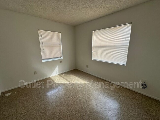 Building Photo - 430 S Hill Ave