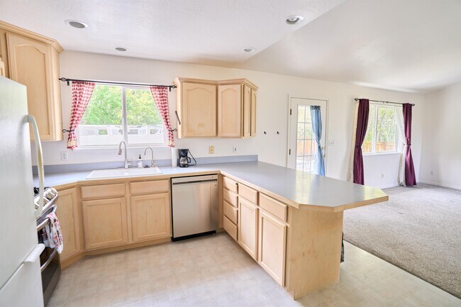 Building Photo - 850 E 550 S