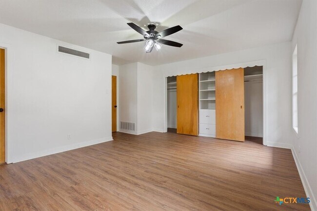 Building Photo - 2305 N 15th St